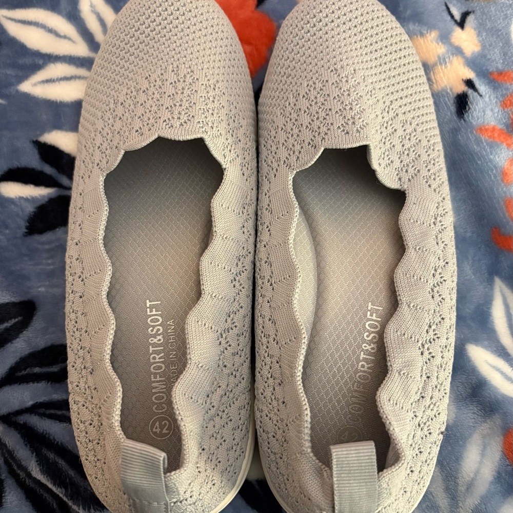 Women's Gray Knit Flats